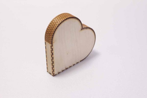 Szív alakú fa doboz
