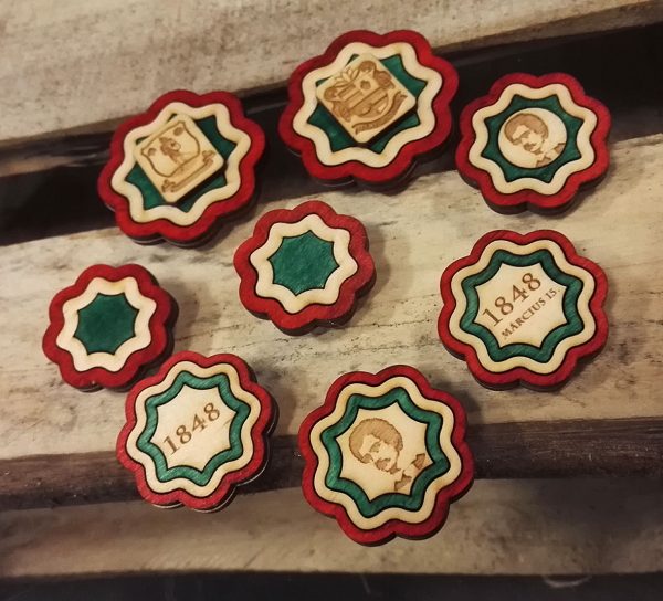 Kokárda fából, pácolva és gravírozva - Image 2