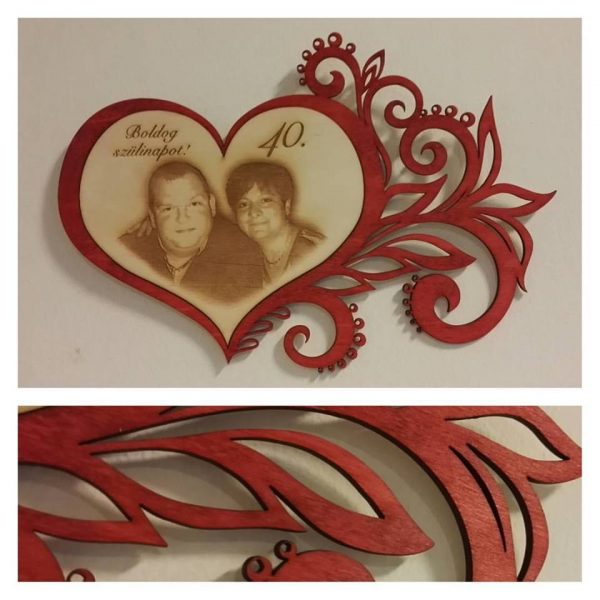 Szív formájú virág díszítéses gravírozott fa kép