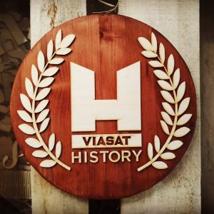 Lézervágott fa cégtábla