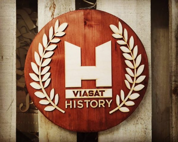 Lézervágott fa cégtábla