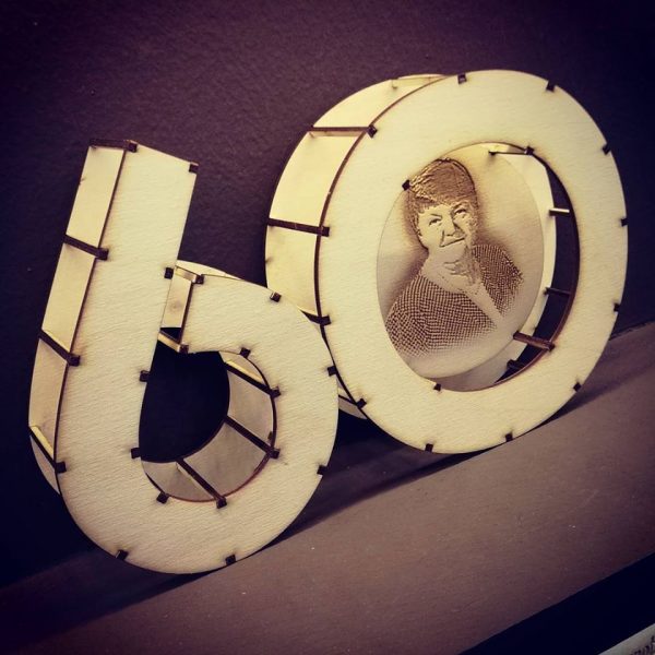 Számok kerek évfordulóra fotóval gravírozva