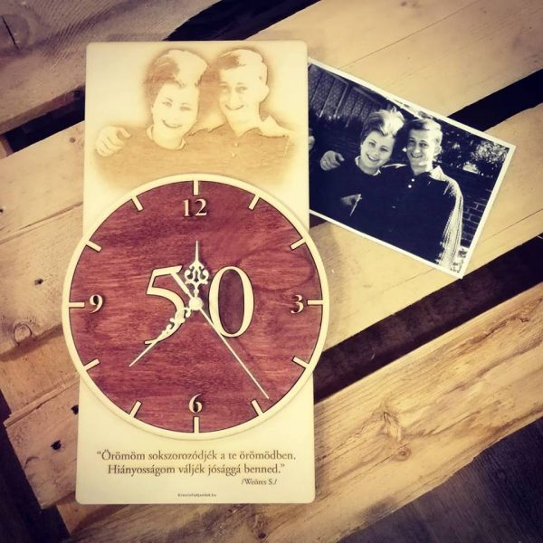 Nagy fali óra gravírozva