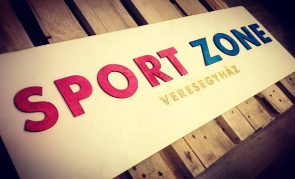 Cégtábla, pácolva és gravírozva 90x30cm