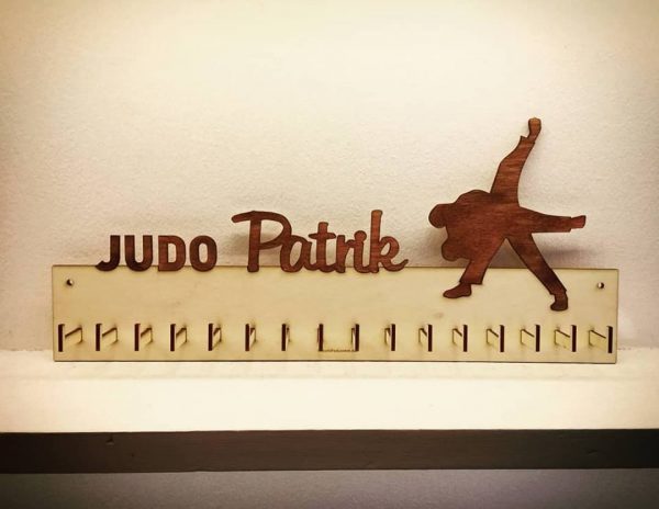 Névre szóló judo éremtartó