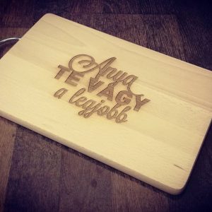 Fa vágódeszka Anyák napjára