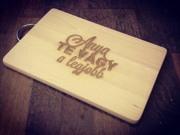 Fa vágódeszka Anyák napjára
